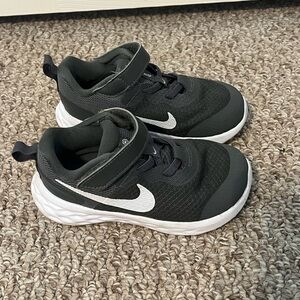 Nike Kids Revolution 6 Tennis Shoes
